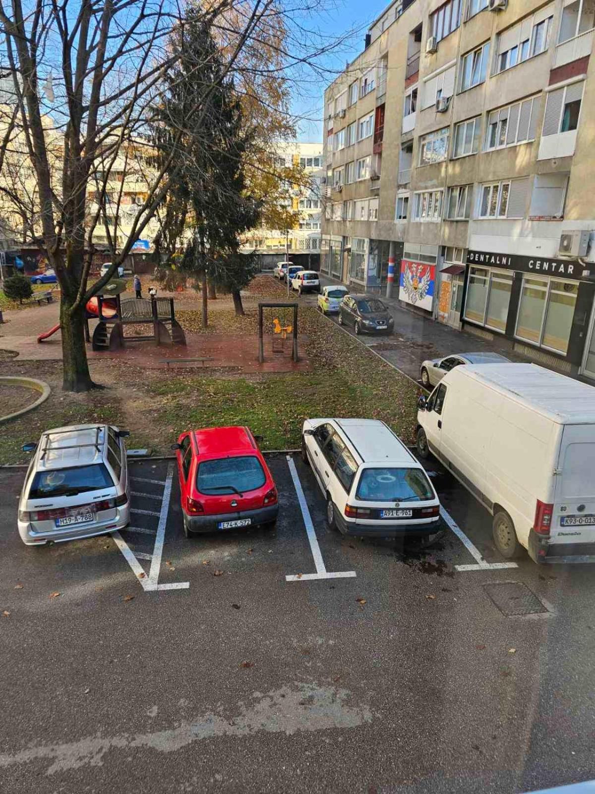 Apartman Centar Bulevar Ex Sa Garazom Баня Лука Екстериор снимка