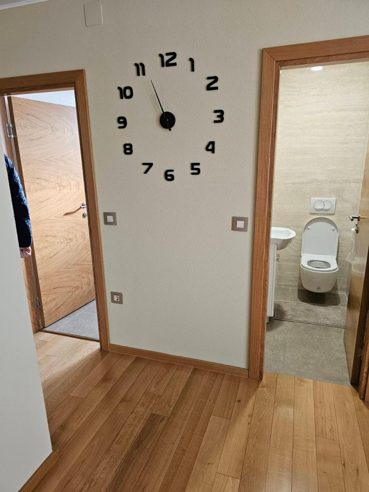 Apartman Centar Bulevar Ex Sa Garazom Баня Лука Екстериор снимка