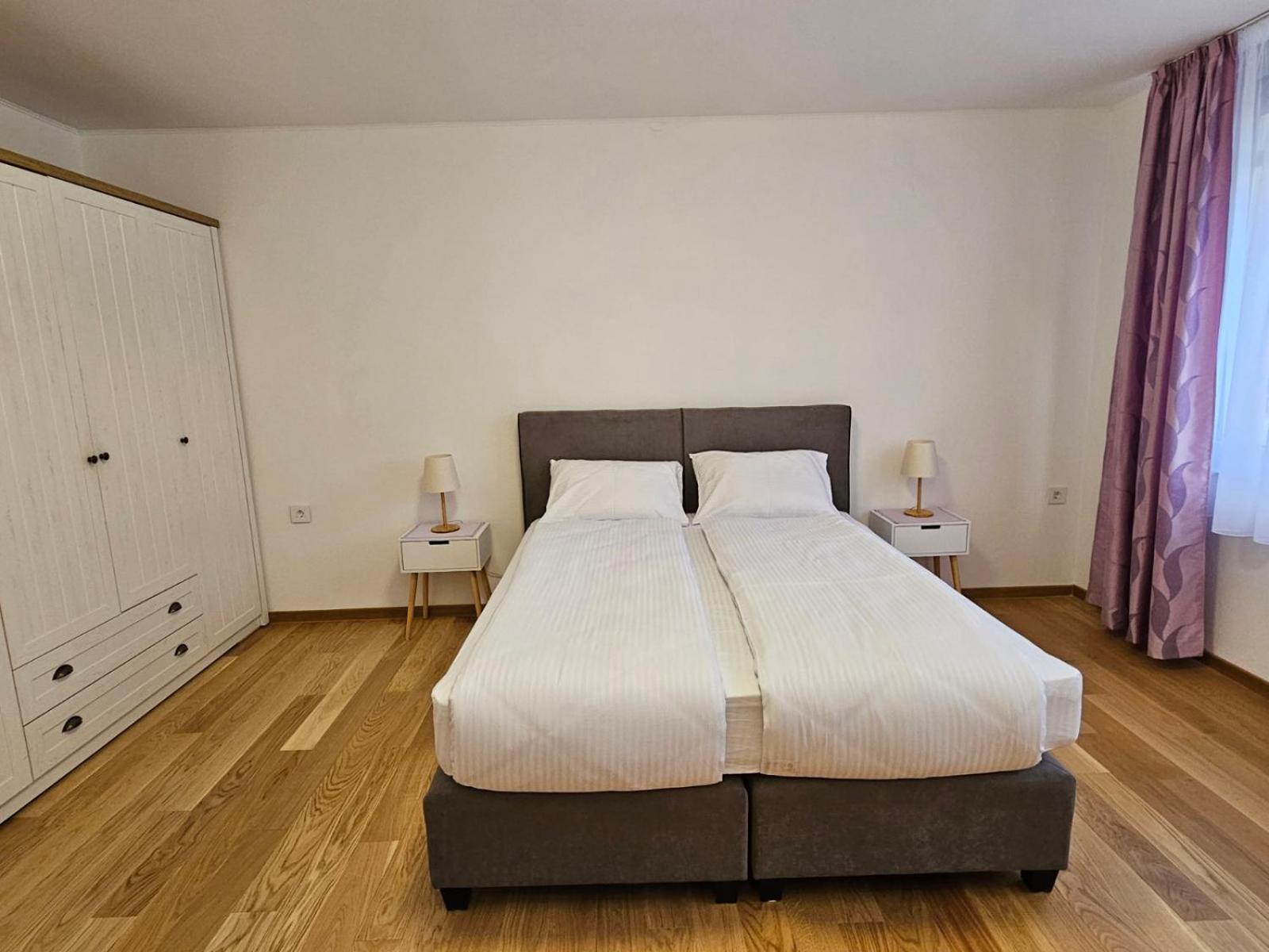 Apartman Centar Bulevar Ex Sa Garazom Баня Лука Екстериор снимка
