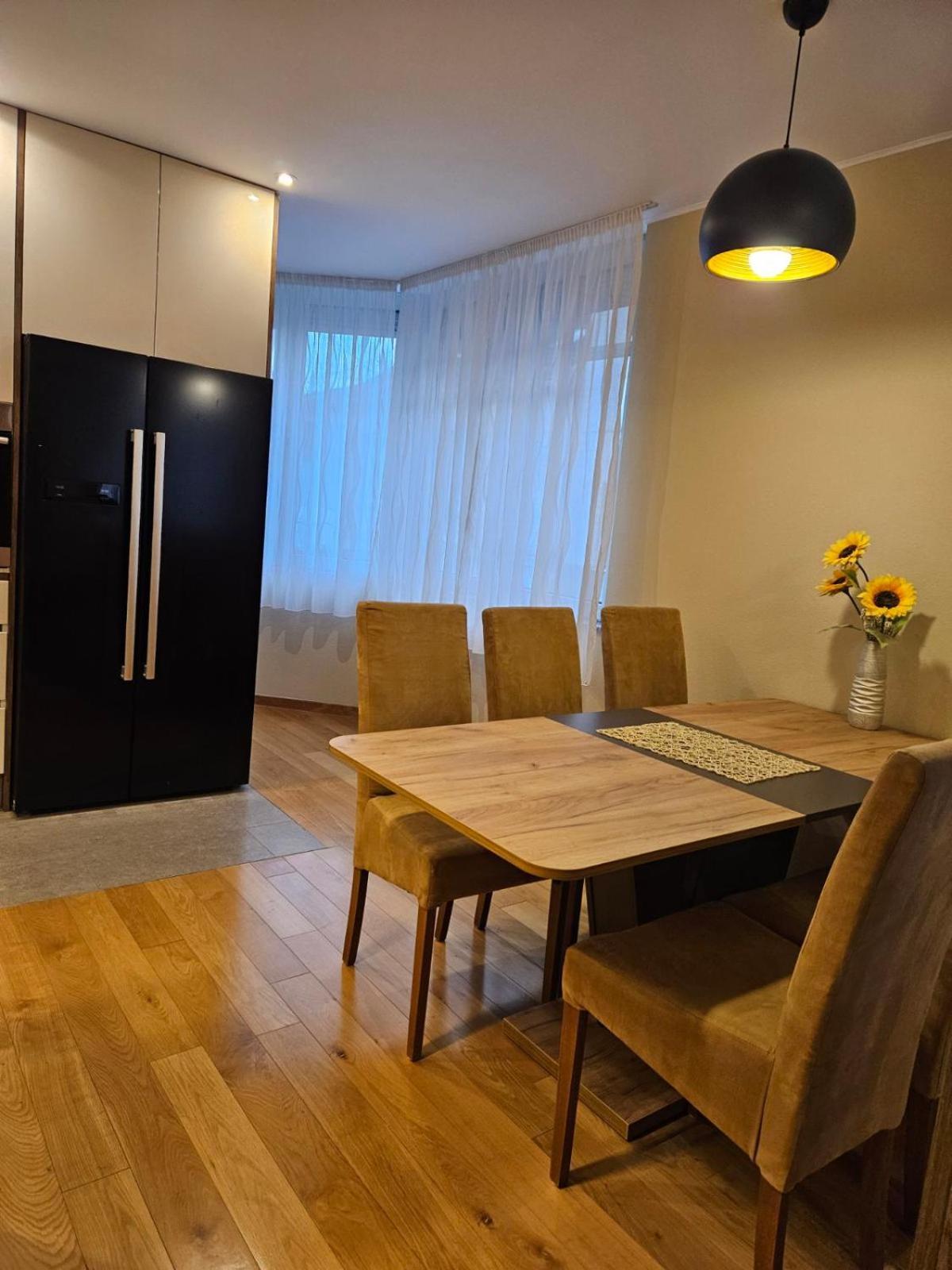 Apartman Centar Bulevar Ex Sa Garazom Баня Лука Екстериор снимка