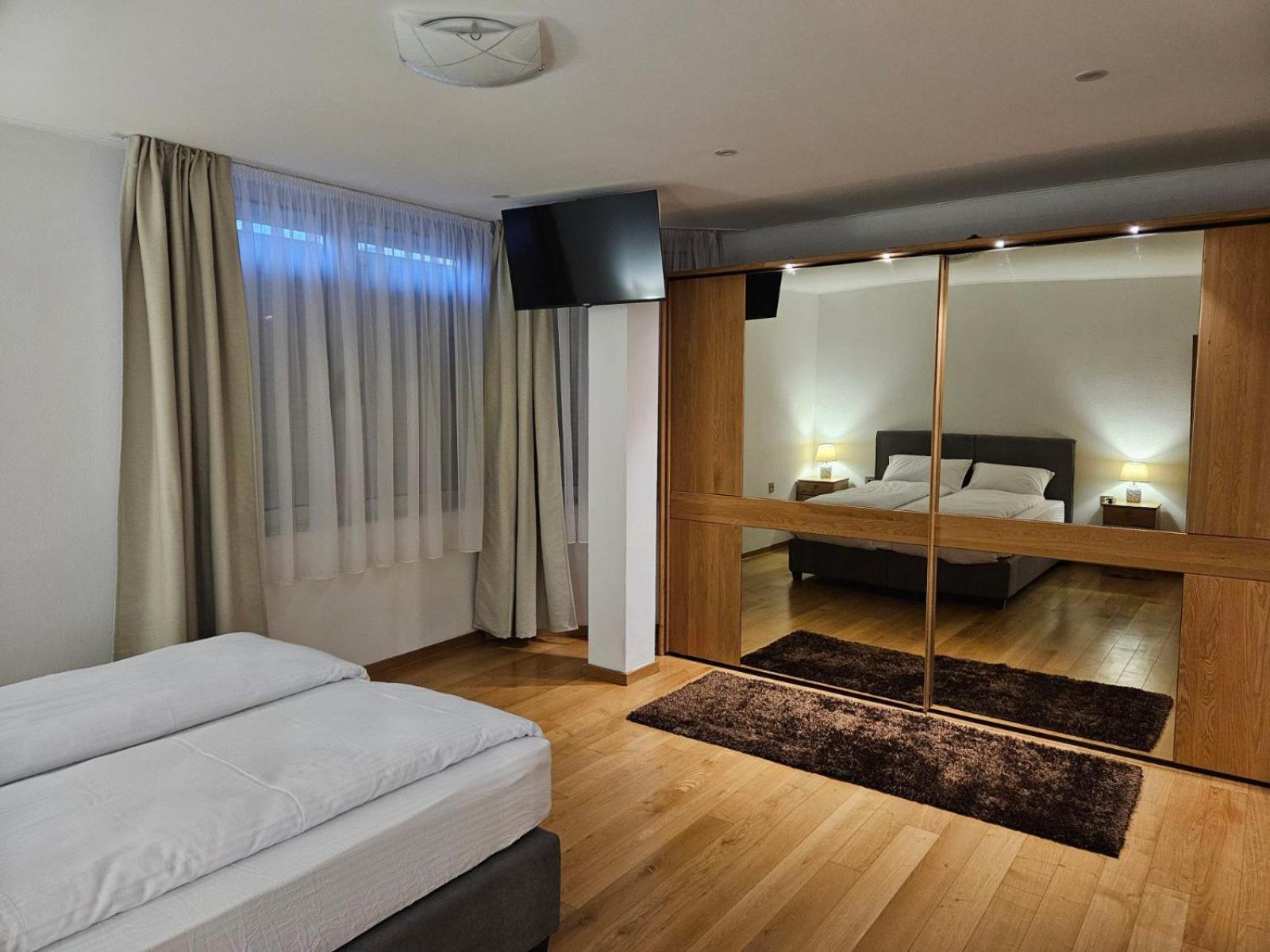 Apartman Centar Bulevar Ex Sa Garazom Баня Лука Екстериор снимка