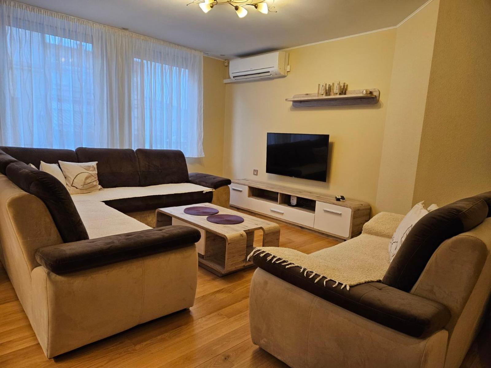 Apartman Centar Bulevar Ex Sa Garazom Баня Лука Екстериор снимка