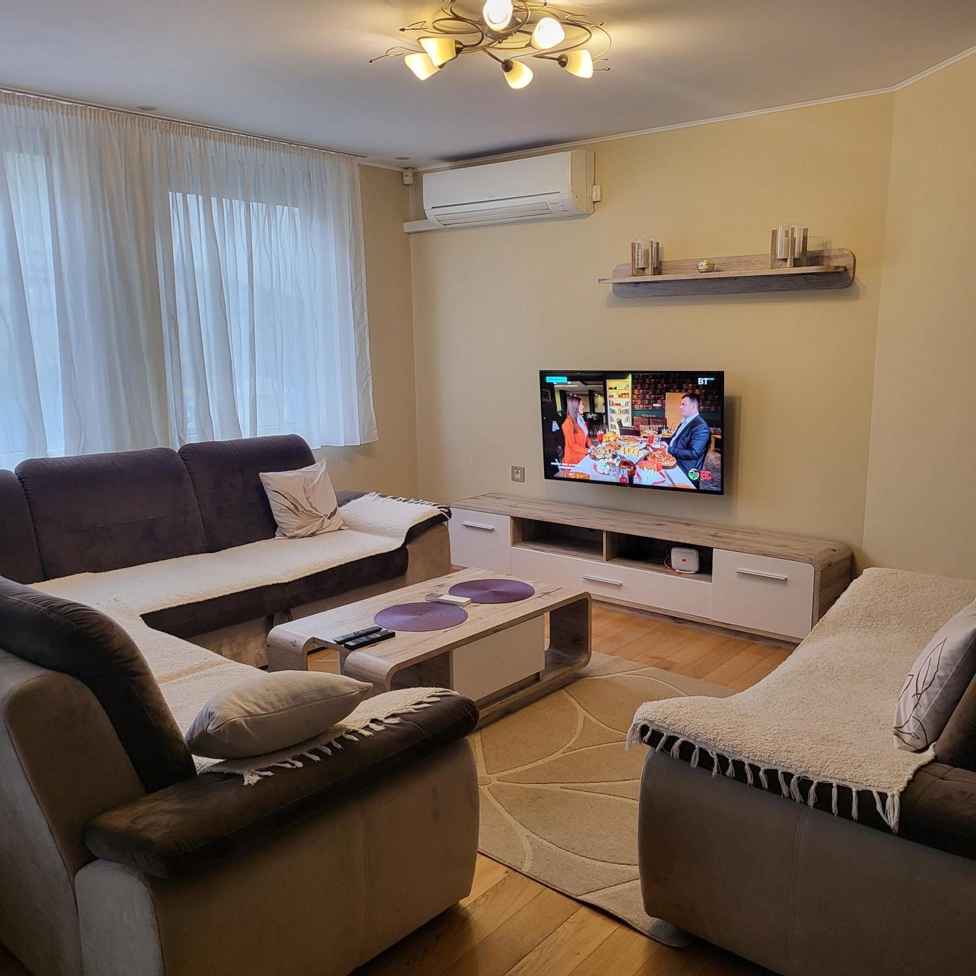 Apartman Centar Bulevar Ex Sa Garazom Баня Лука Екстериор снимка