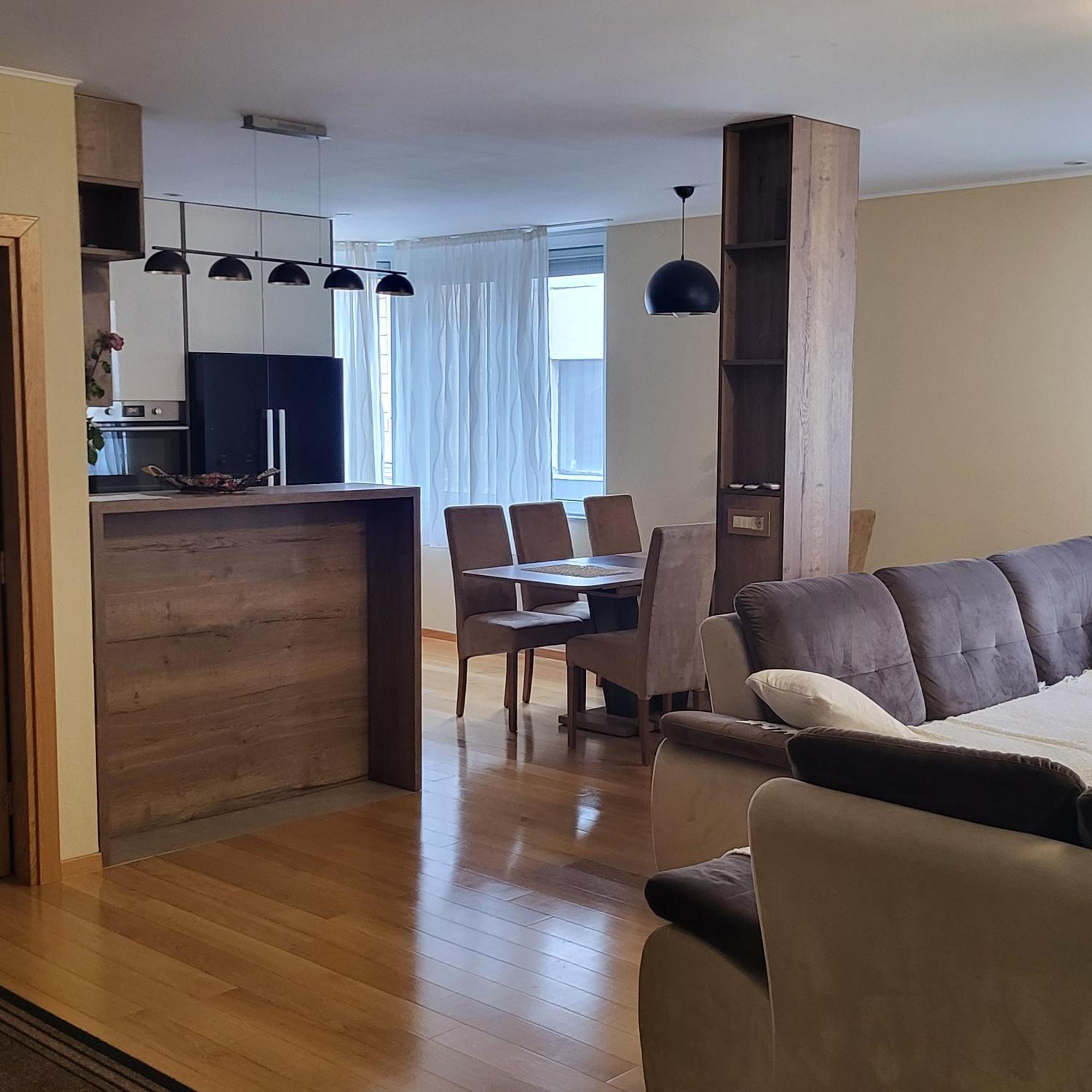 Apartman Centar Bulevar Ex Sa Garazom Баня Лука Екстериор снимка